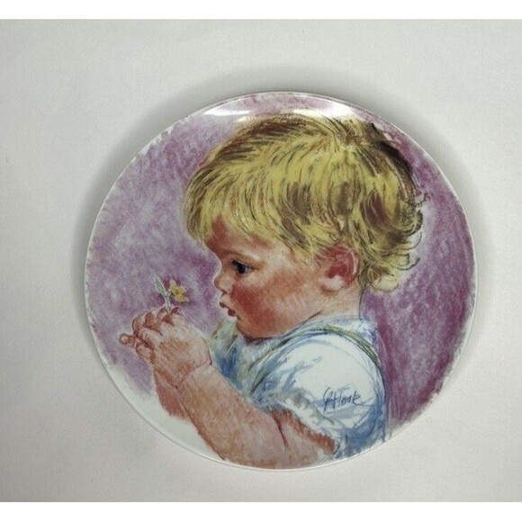 Vintage Collector’s Plate Baby Blossoms By Frances Hook (1982) - Picture 1 of 3